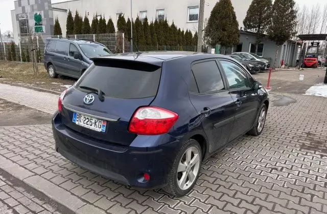 TOYOTA Auris 