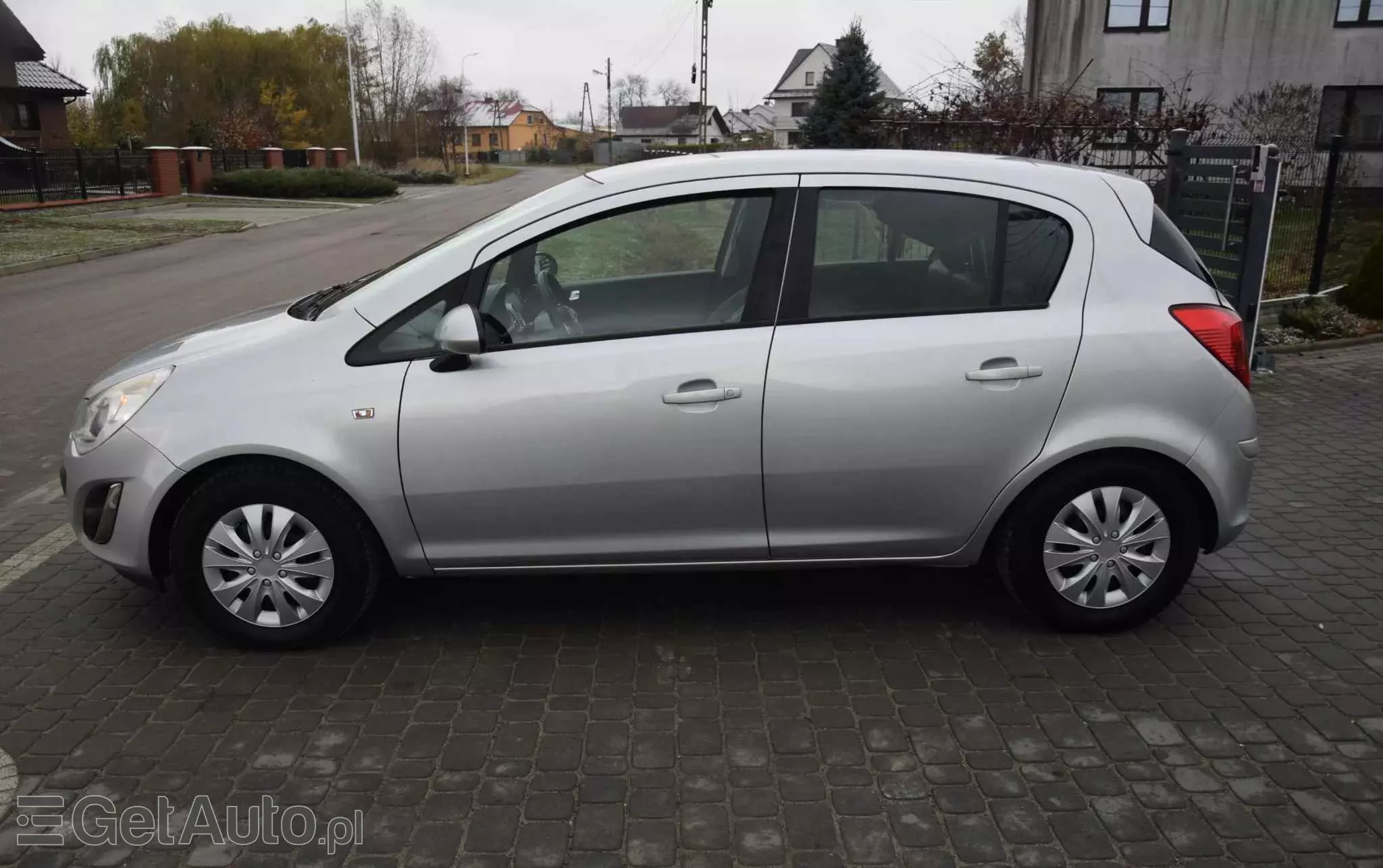 OPEL Corsa 1.2 16V Edition / Active