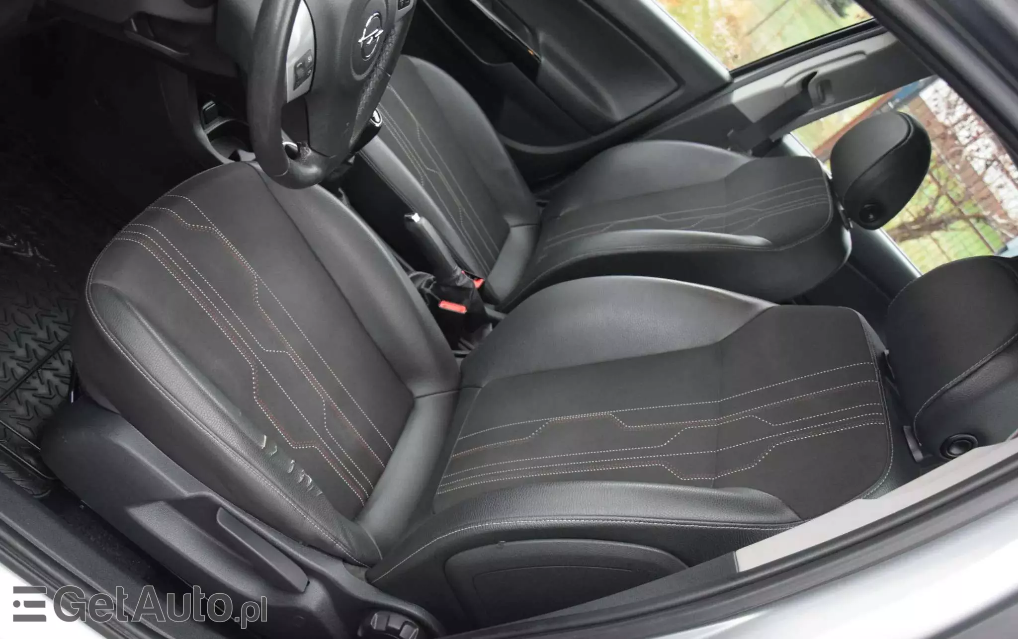 OPEL Corsa 1.2 16V Edition / Active