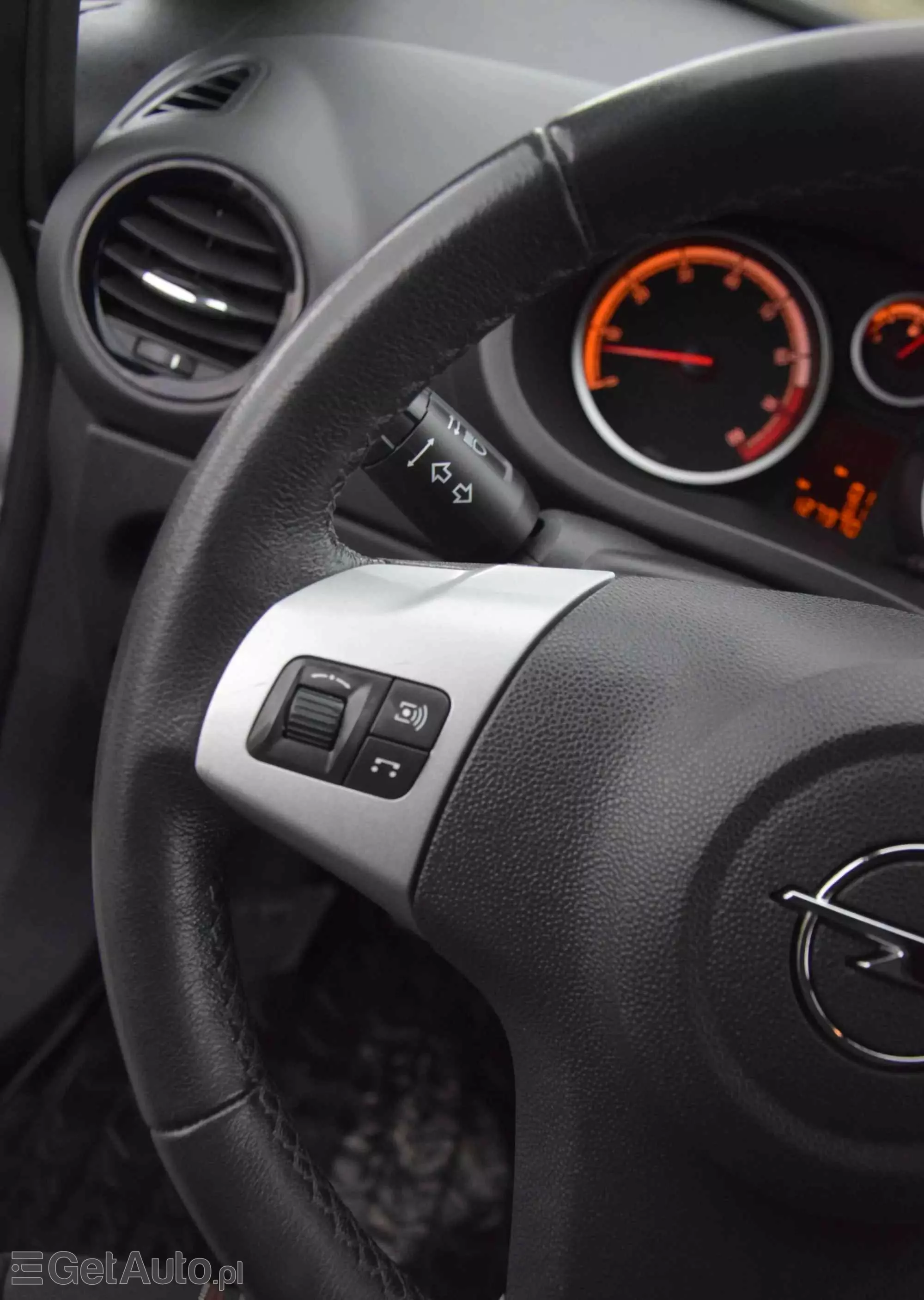 OPEL Corsa 1.2 16V Edition / Active