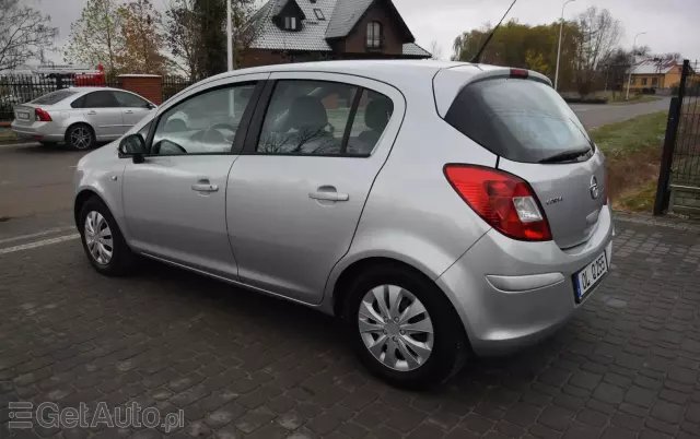 OPEL Corsa 1.2 16V Edition / Active