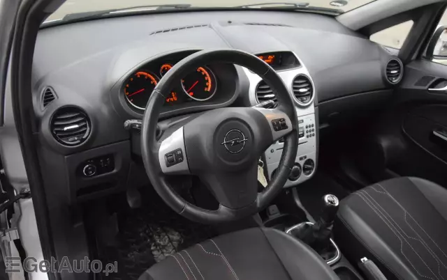 OPEL Corsa 1.2 16V Edition / Active