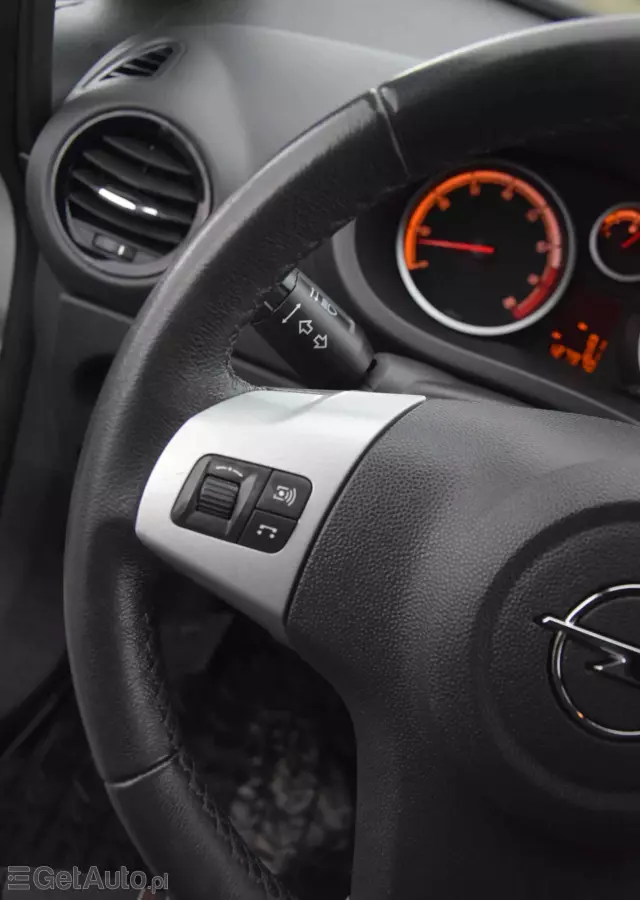 OPEL Corsa 1.2 16V Edition / Active