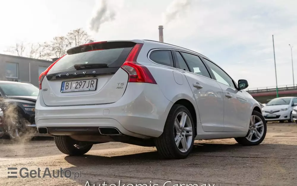 VOLVO V60 