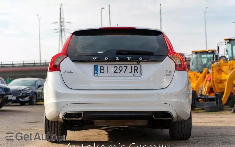 VOLVO V60 