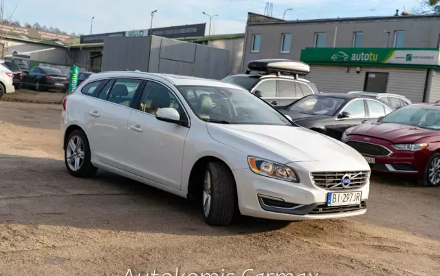 VOLVO V60 