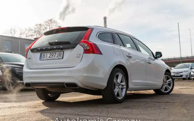 VOLVO V60 