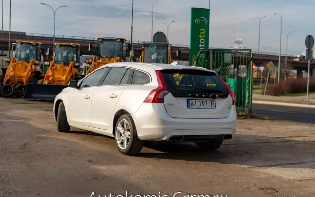 VOLVO V60 