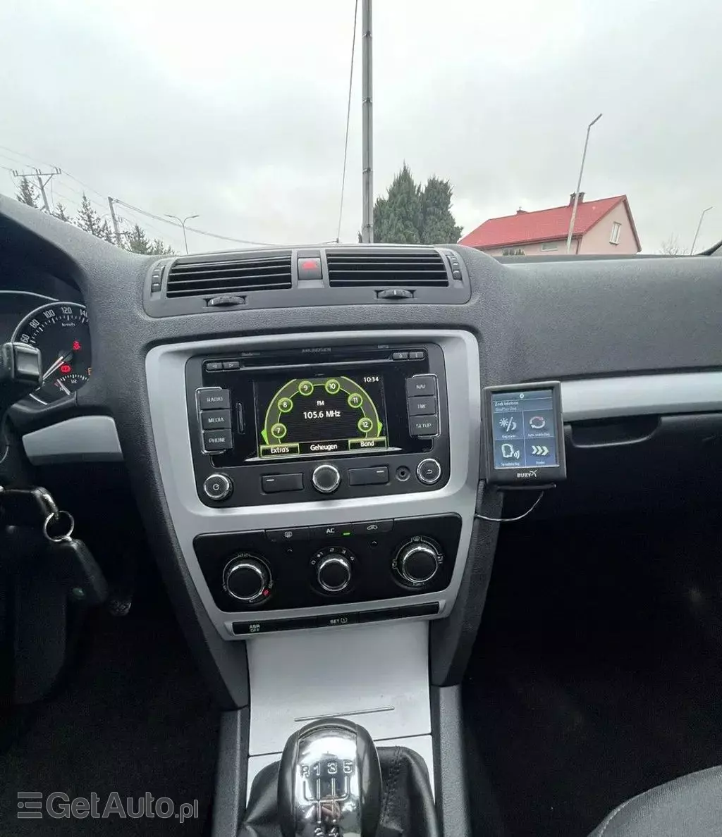 SKODA Octavia 