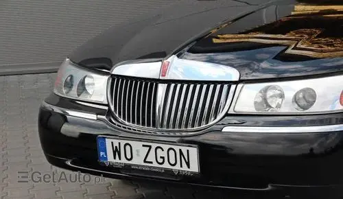 LINCOLN Town Car 
