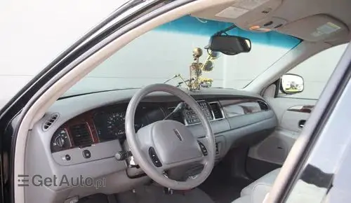 LINCOLN Town Car 
