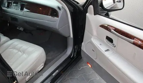 LINCOLN Town Car 