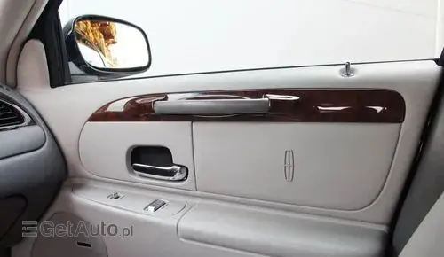 LINCOLN Town Car 