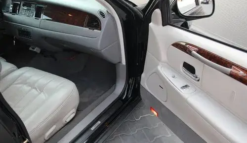 LINCOLN Town Car 