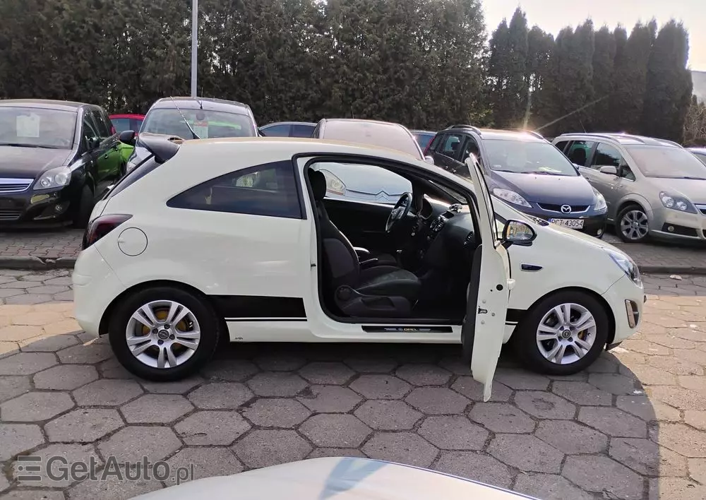 OPEL Corsa 1.4 16V Color Edition