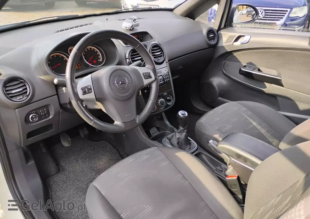 OPEL Corsa 1.4 16V Color Edition