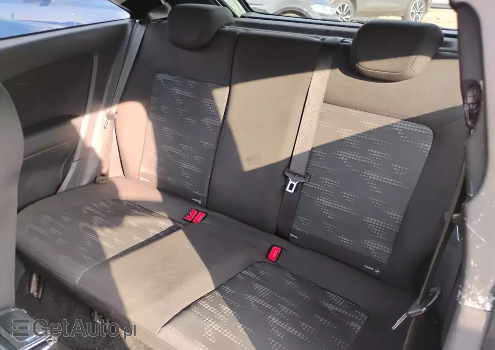 OPEL Corsa 1.4 16V Color Edition