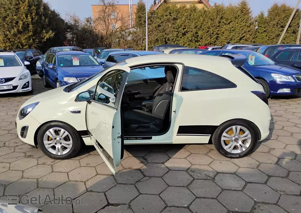 OPEL Corsa 1.4 16V Color Edition