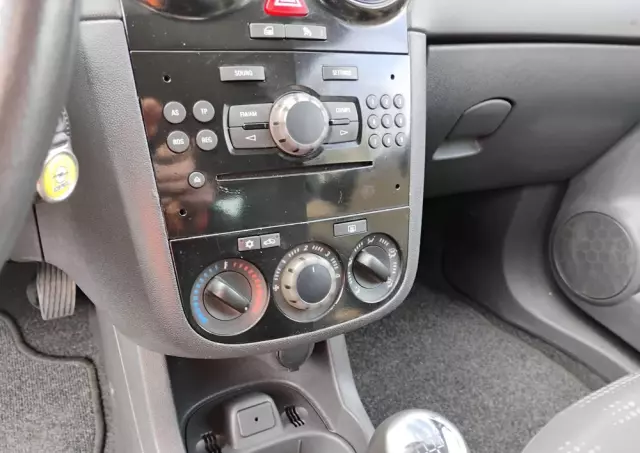 OPEL Corsa 1.4 16V Color Edition