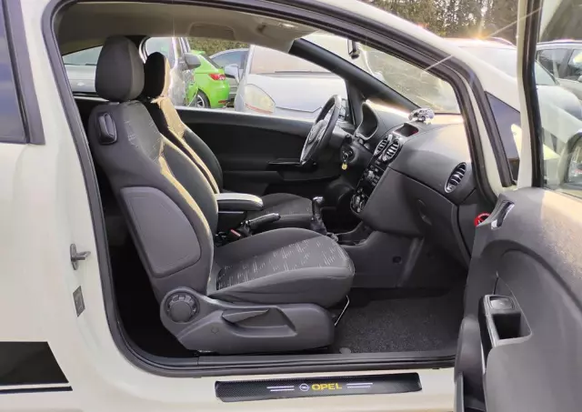 OPEL Corsa 1.4 16V Color Edition