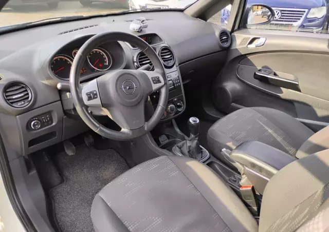 OPEL Corsa 1.4 16V Color Edition