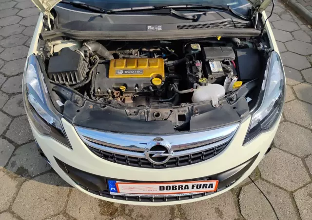 OPEL Corsa 1.4 16V Color Edition