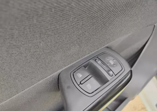 OPEL Corsa 1.4 16V Color Edition