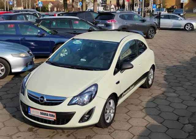 OPEL Corsa 1.4 16V Color Edition