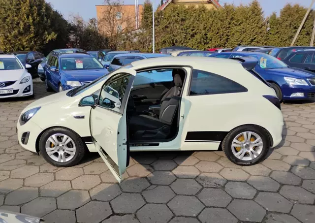 OPEL Corsa 1.4 16V Color Edition