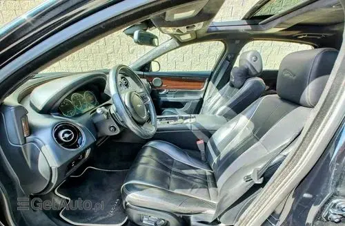 JAGUAR XJ 