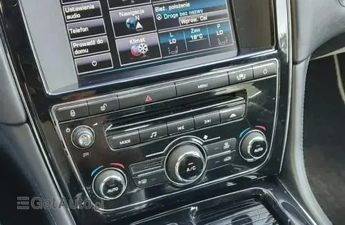 JAGUAR XJ 