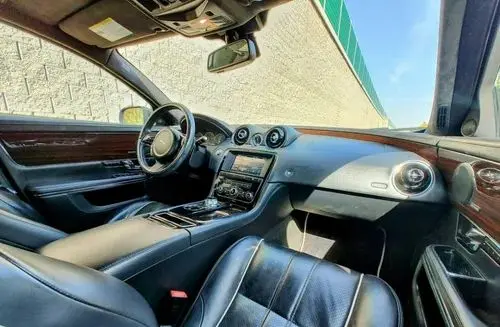 JAGUAR XJ 