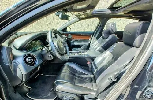 JAGUAR XJ 
