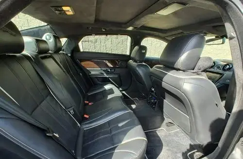 JAGUAR XJ 