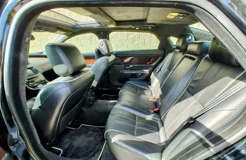 JAGUAR XJ 