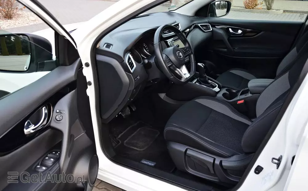 NISSAN Qashqai 1.3 DIG-T DCT TEKNA