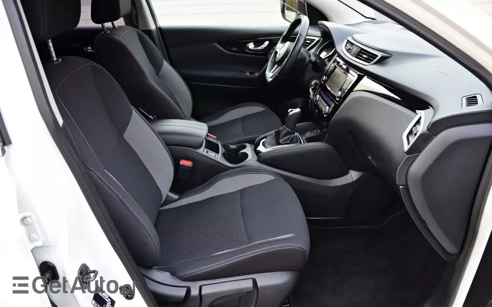 NISSAN Qashqai 1.3 DIG-T DCT TEKNA