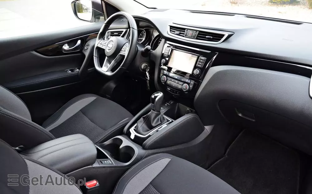 NISSAN Qashqai 1.3 DIG-T DCT TEKNA