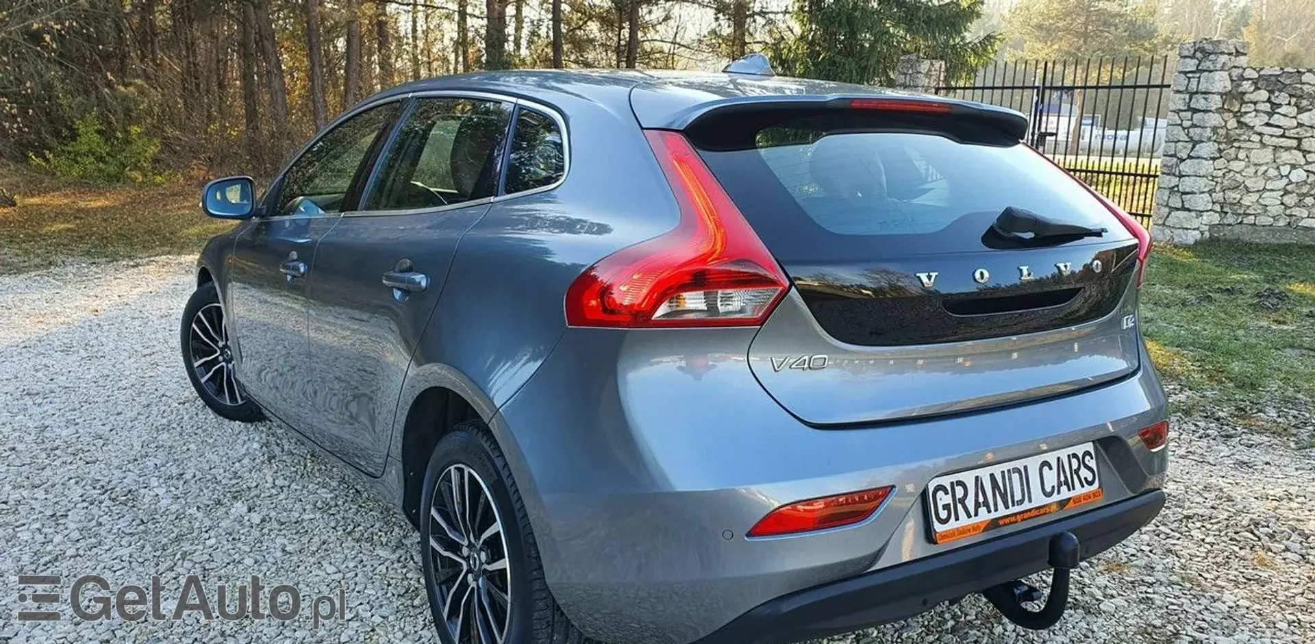 VOLVO V40 