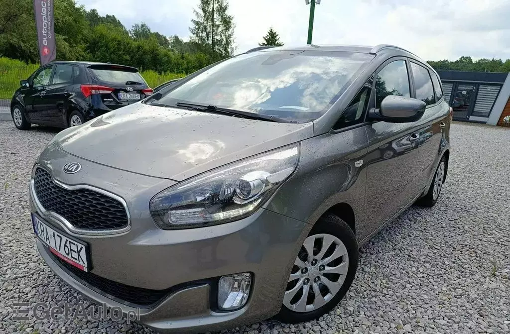 KIA Carens 