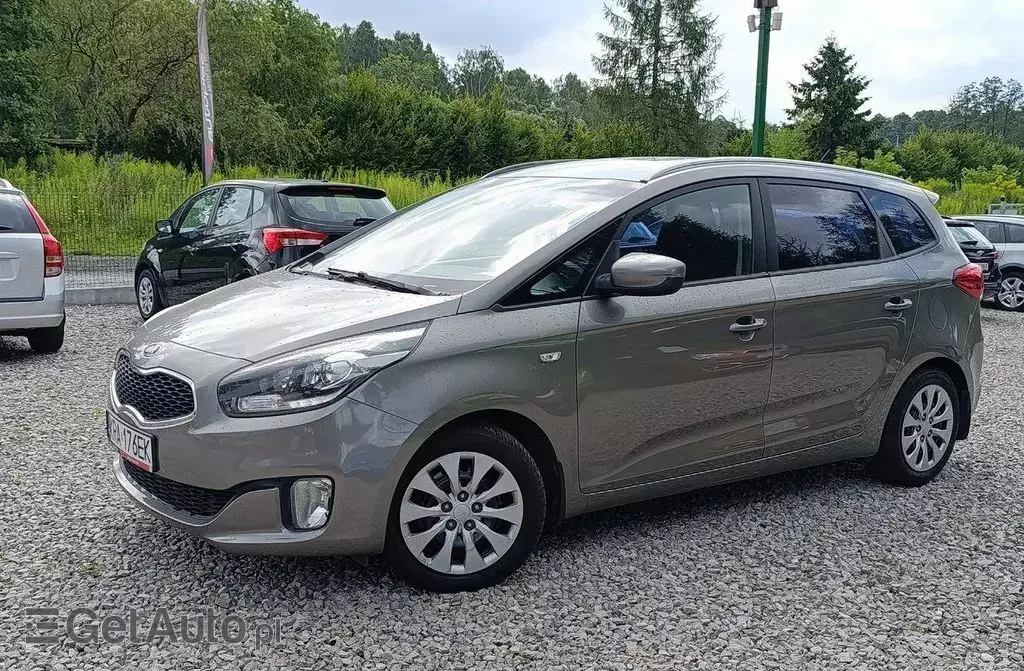 KIA Carens 