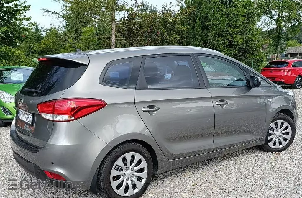 KIA Carens 