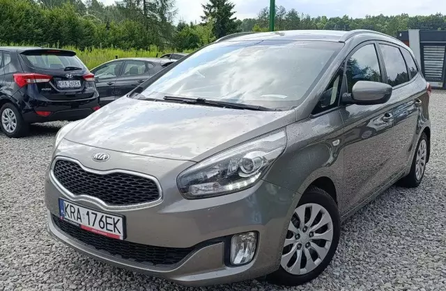 KIA Carens 