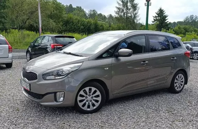 KIA Carens 