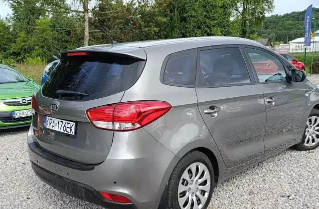 KIA Carens 