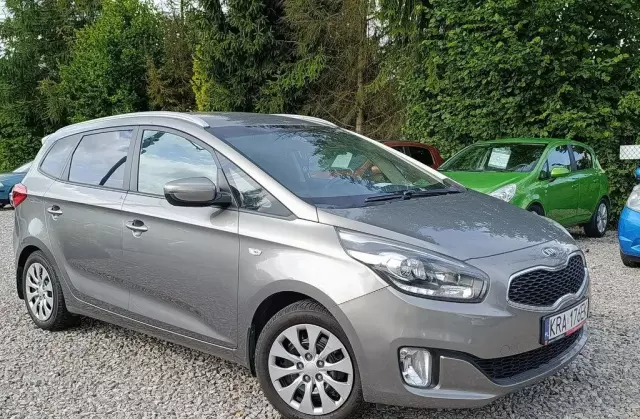 KIA Carens 