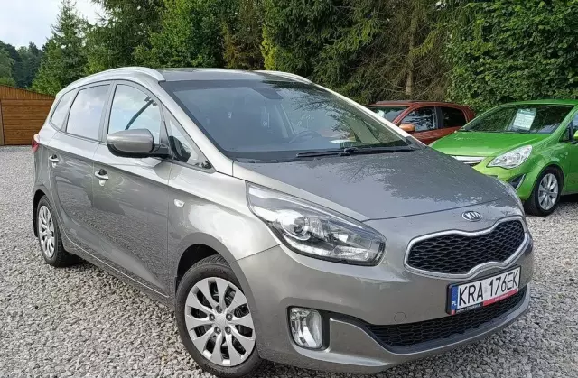 KIA Carens 
