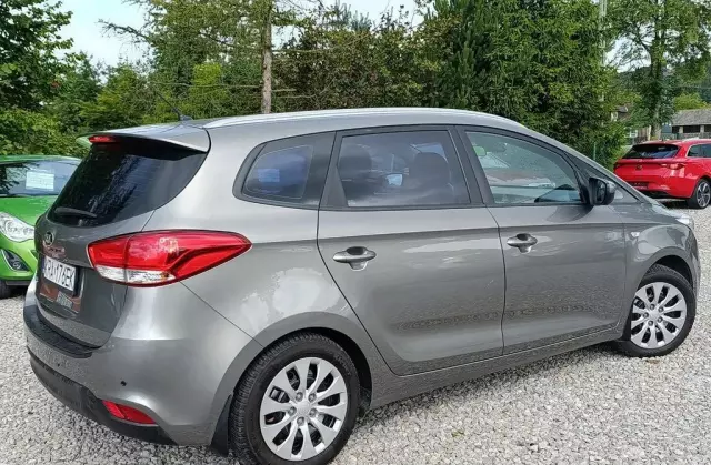 KIA Carens 