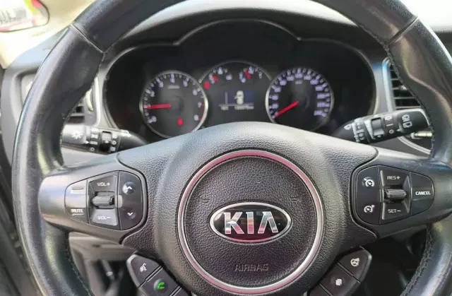 KIA Carens 