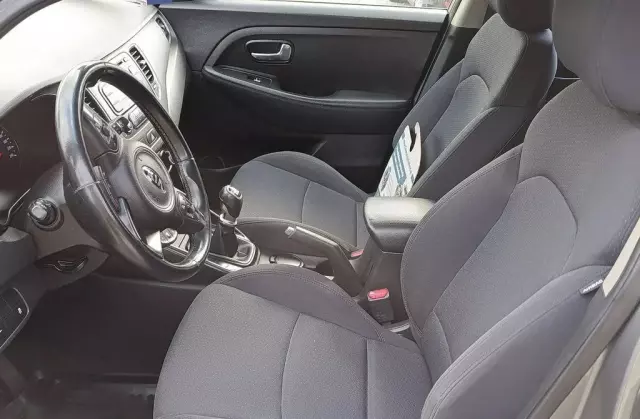 KIA Carens 